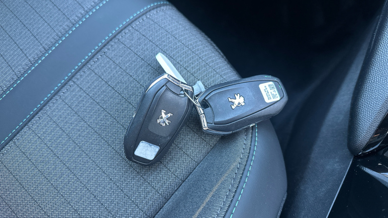 Peugeot 208 1.2 PureTech 100 Allure Premium + 5dr Petrol Hatchback